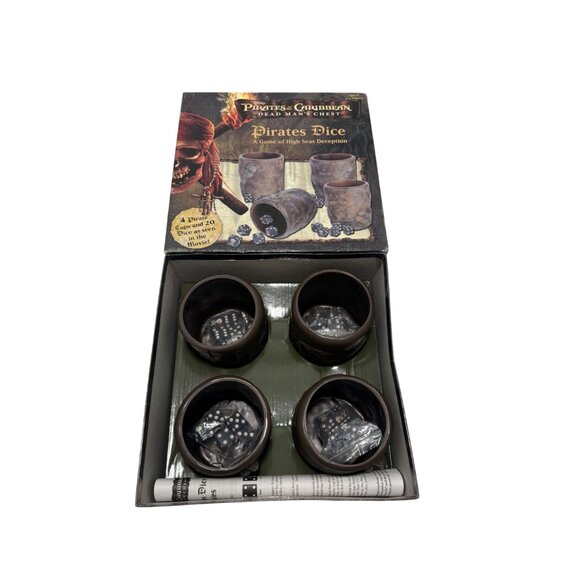 2006 Disney Pirates Of The Caribbean Dead Man’s Chest Pirates Dice Game COMPLETE - Picture 3 of 4